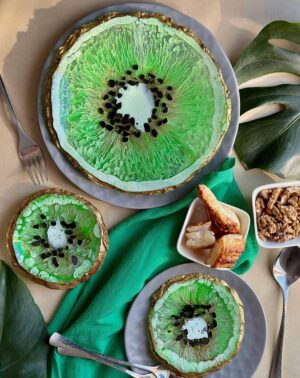 Free step-by-step lesson “Kiwi coasters” by Natalia Natirum